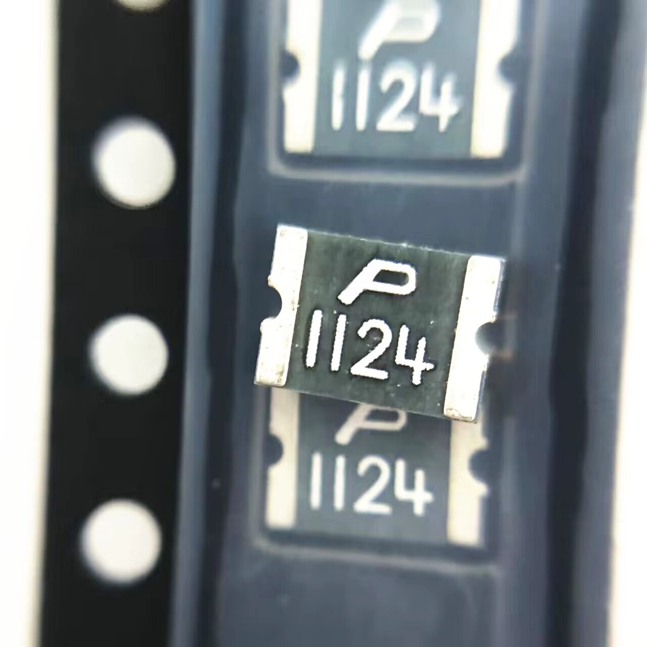 SMD1812P110TF - Self-Recovery Fuse Marking P1124 P 1124